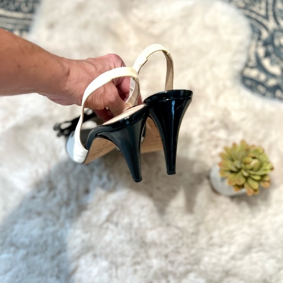 Kate Spade New York Classic Bow Black White Leather Heel Strap - Picture 6 of 9